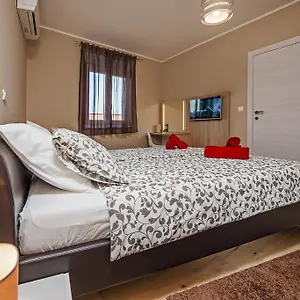 Panoss Apartment
